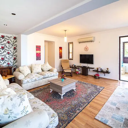 Astonishing Flat With Amazing View, Balcony And Terrace In Fethiye 费特希耶